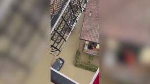 Alluvione Emilia Romagna, salvataggio con elicottero per donna incinta - Video