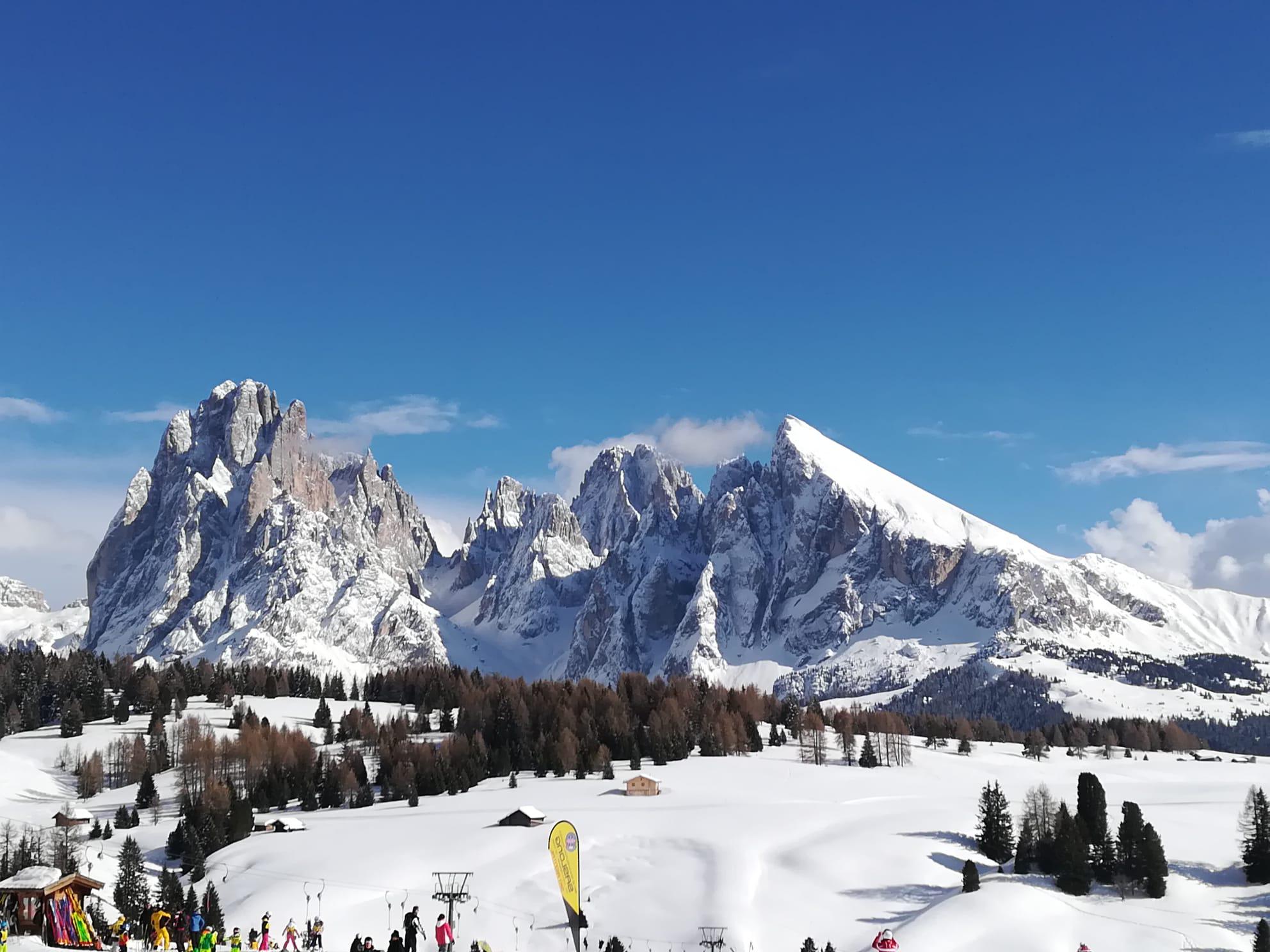 Alto Adige, sciatrici cadono da seggiovia all'Alpe di Siusi: morta una donna, l'altra è grave