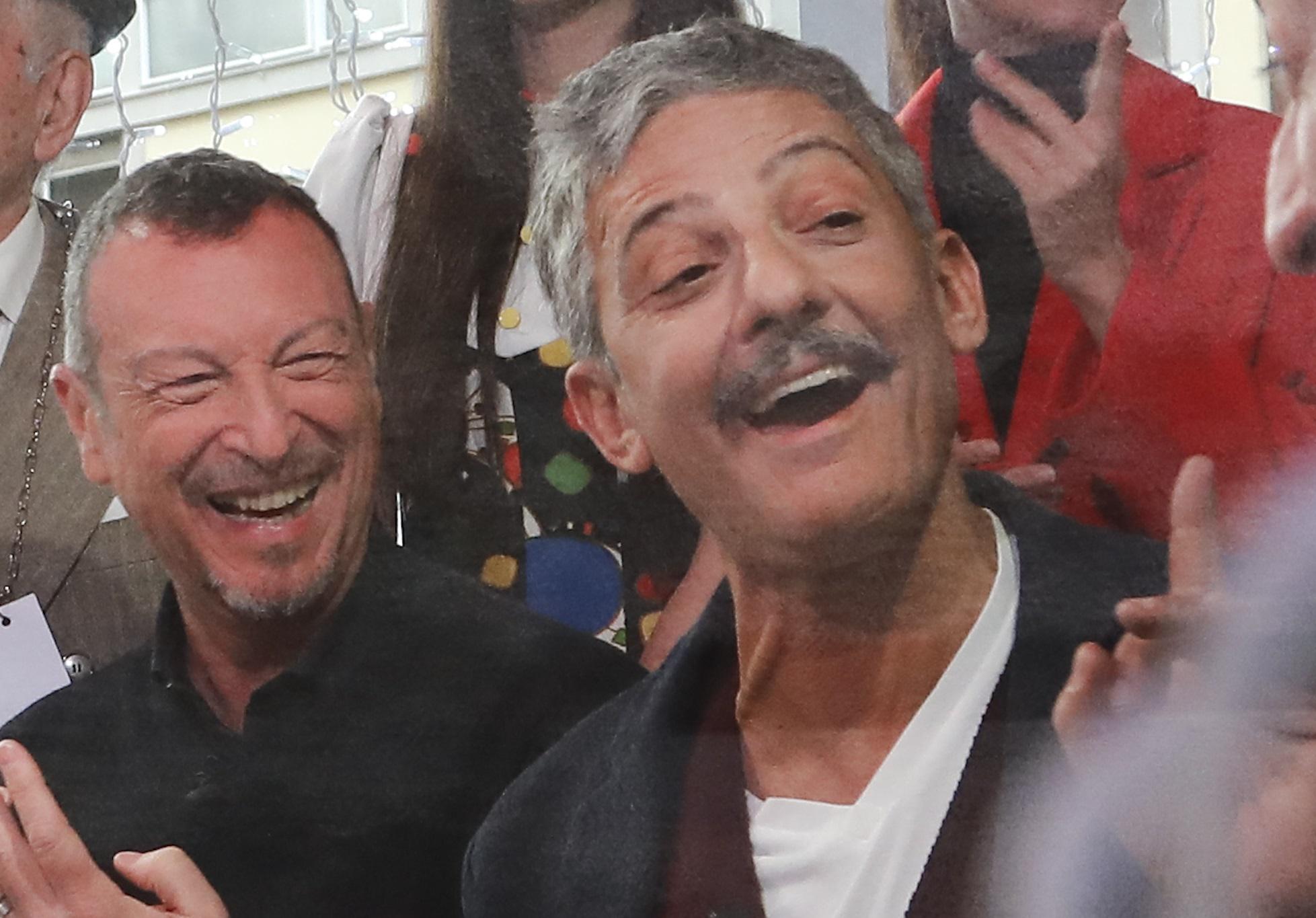 Amadeus chiama Fiorello in diretta: "Sanremo? Stiamo lavorando in serenità"