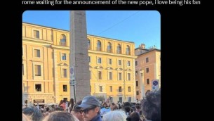Anche Harry Styles a San Pietro per l'elezione di Papa Leone XIV