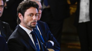 Andrea Giambruno ad Arteju, il saluto con Arianna Meloni