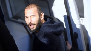Andrew Tate denunciato per violenza sessuale e maltrattamenti dall'ex fidanzata