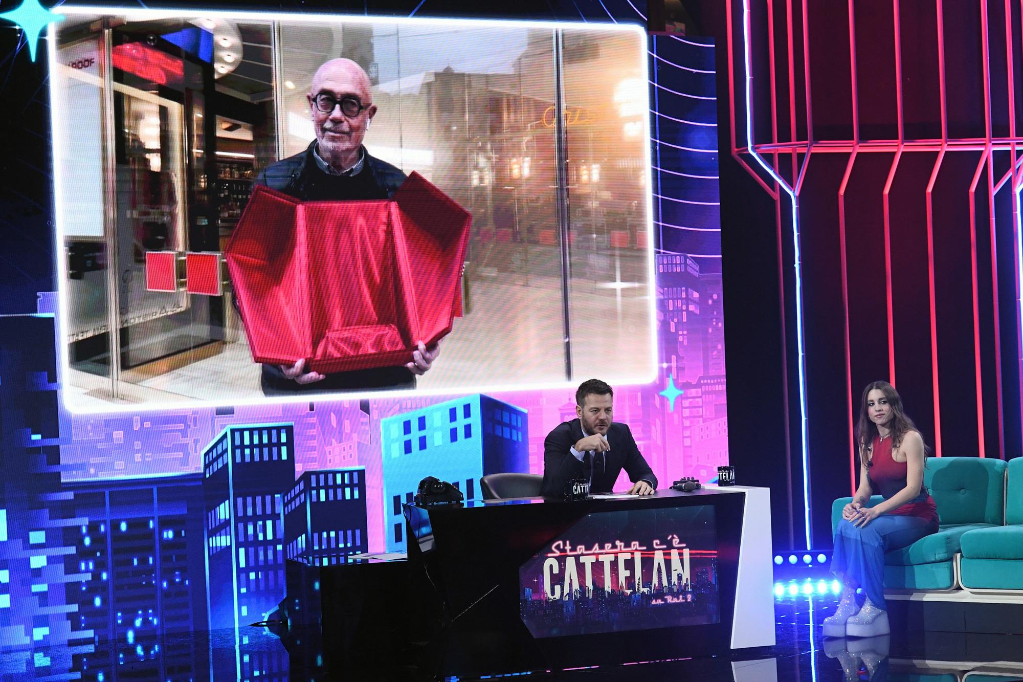 Angelina Mango, ritrovata la custodia del premio di Sanremo: era all'Ariston
