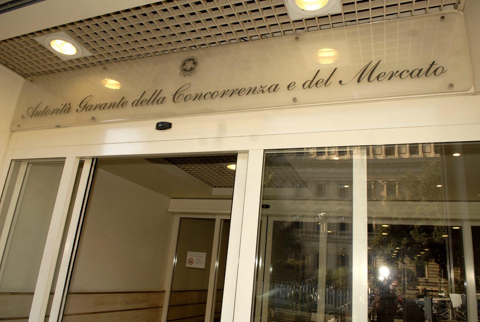 Antitrust avvia istruttoria su Intesa Sanpaolo e Isybank