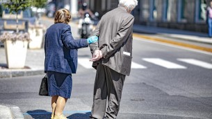 Anziani, arriva prestazione universale: 1000 euro in più per over 80 fragili