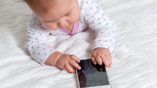 App al posto delle favole e ninna nanna affidata all'assistente vocale: ecco i genitori 2