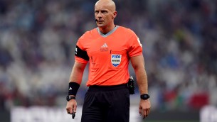 Arbitro Marciniak a raduno estrema destra, salta finale Champions?