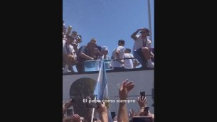 Argentina, festa a Buenos Aires e Gomez lancia soldi - Video