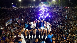 Argentina, festa e caos a Buenos Aires: 4 milioni d persone in strada