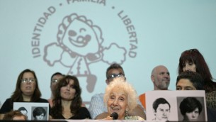 Argentina, ritrovato il 138esimo nipote rapito durante la dittatura
