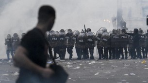 Argentina, scontri a Buenos Aires in manifestazione contro riforme Milei
