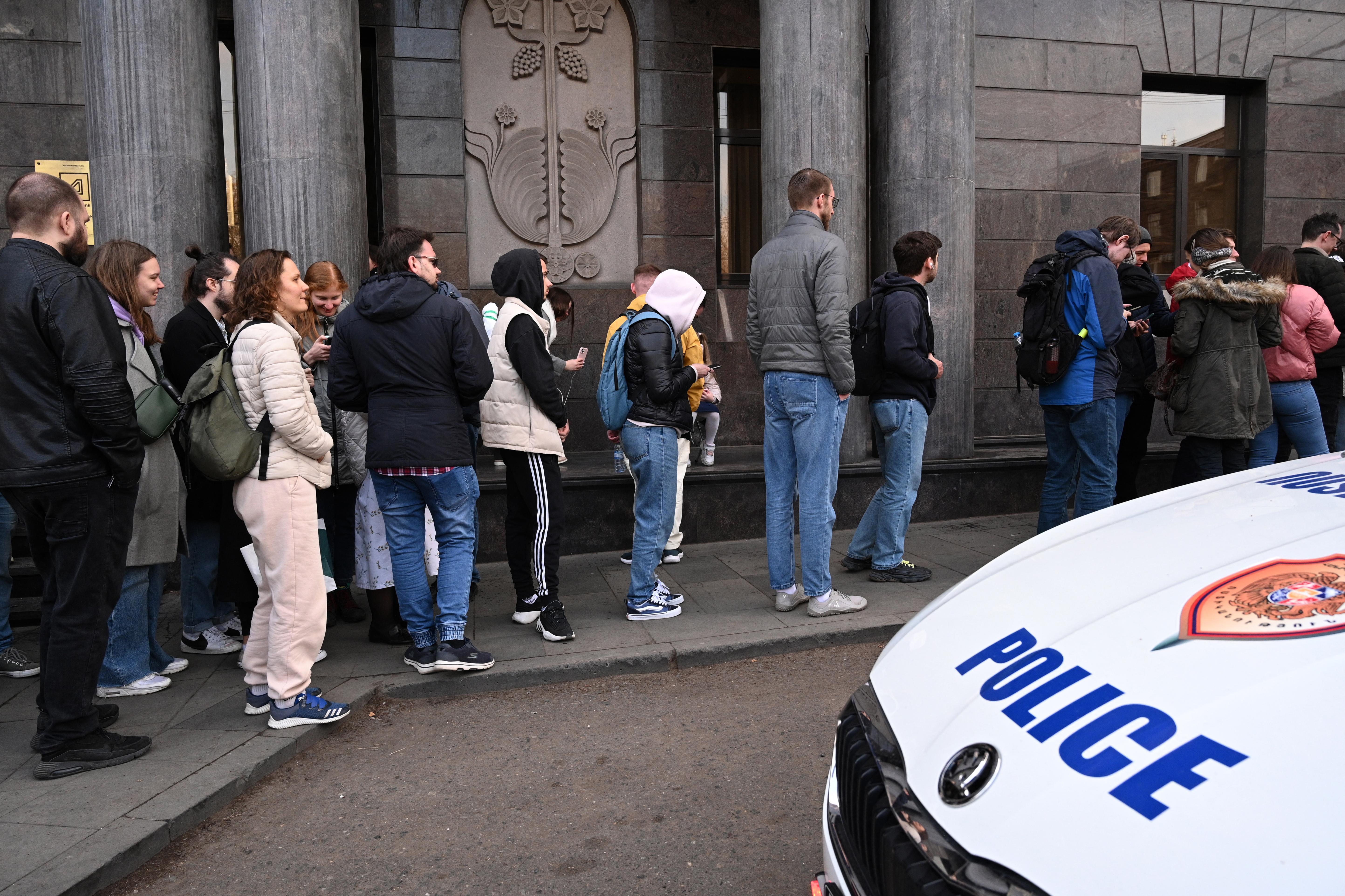 Armenia, bomba esplode in stazione polizia Erevan: ci sono feriti
