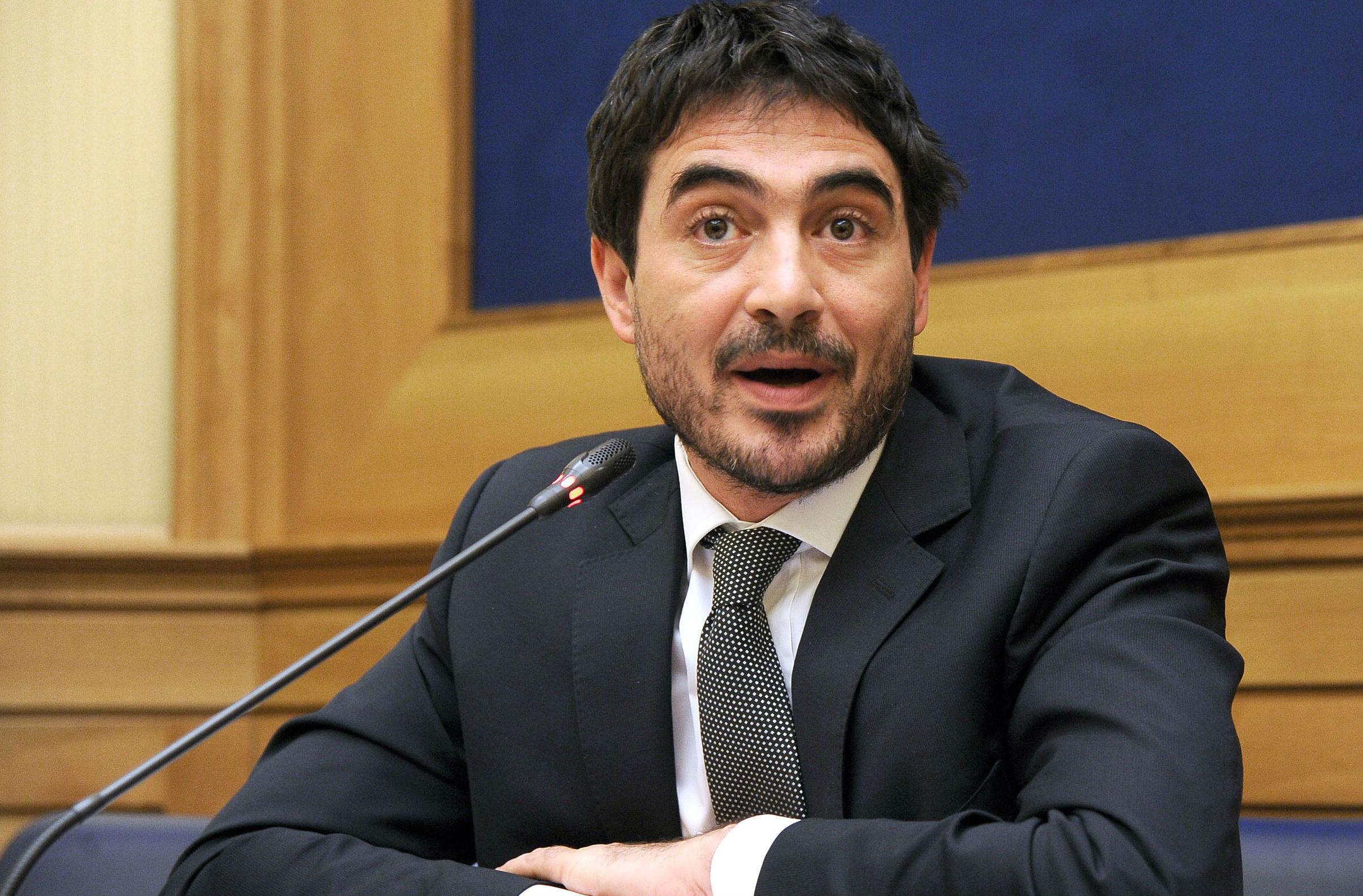 Armi a Ucraina, Fratoianni: "Bocciata la democrazia parlamentare"