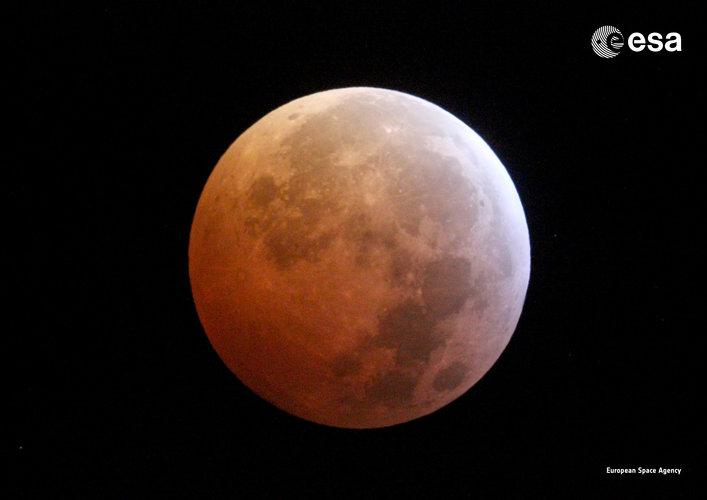 Arriva la super Luna e un'eclissi totale
