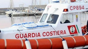 Ascoli Piceno, peschereccio affonda a 6 miglia da San Benedetto del Tronto: salvati tre pescatori