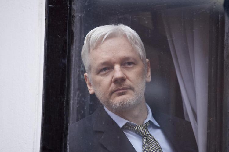 Assange si sposa in carcere, indosserà un kilt