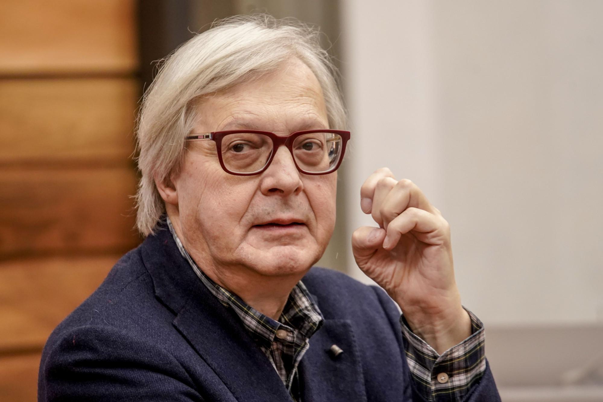 'Assessora capra, vai all'inferno': bufera su Sgarbi
