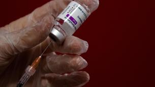 AstraZeneca, Aifa: "Non servono farmaci prima e dopo vaccino"