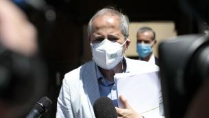 AstraZeneca, Crisanti: "Stop? Reazione di panico della politica"