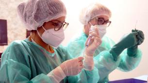 AstraZeneca e trombosi: news di oggi dall'Italia e dal mondo