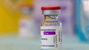 AstraZeneca, Ema: "Resta per tutti, più benefici che rischi"