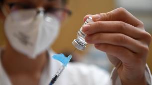 AstraZeneca, Palù: "Ema valuta se serve cautela per alcuni soggetti"
