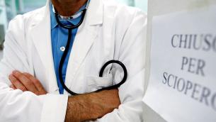 SCIOPERO 50.000 MEDICI PUBBLICI