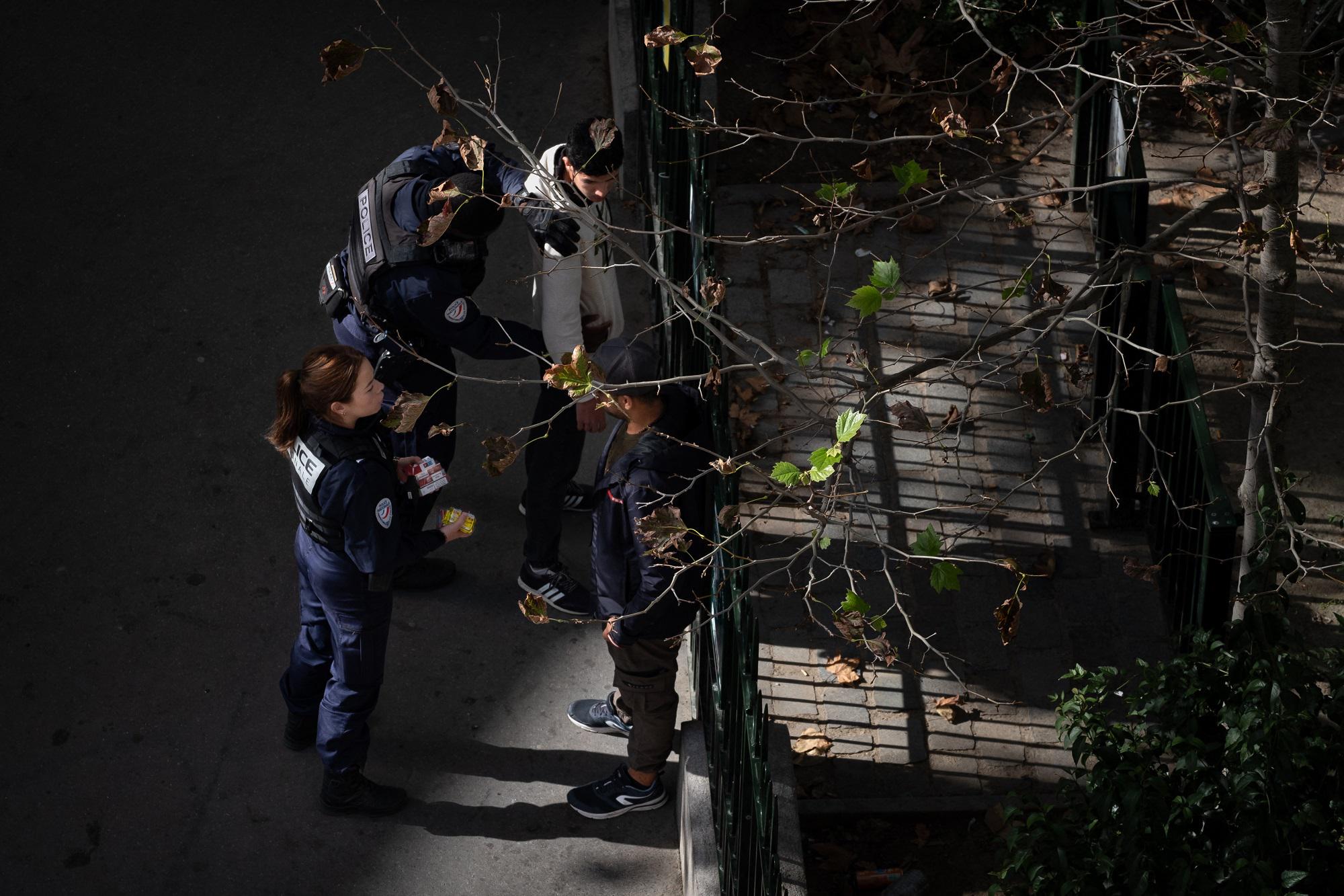Attacco al liceo, Francia: "Espulsione sistematica di tutti gli stranieri ritenuti pericolosi"