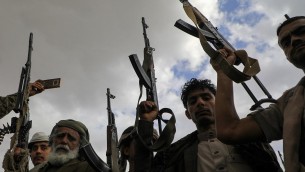 Attacco Houthi a nave cargo, morti tre membri dell'equipaggio