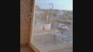 Attacco Israele, incursioni Hamas: scontri e ostaggi - Video