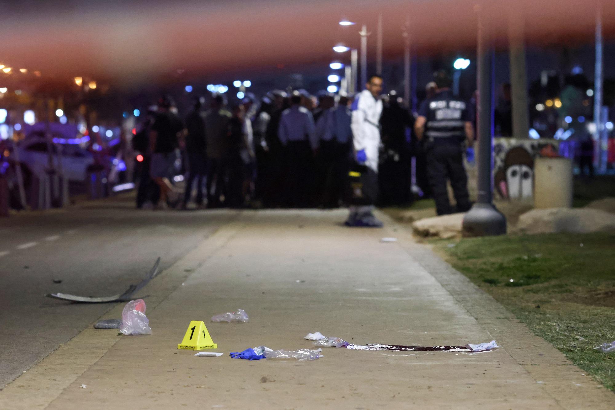 Attentato Tel Aviv, il dolore dei genitori di Alessandro Parini: "Era semplice e modesto"