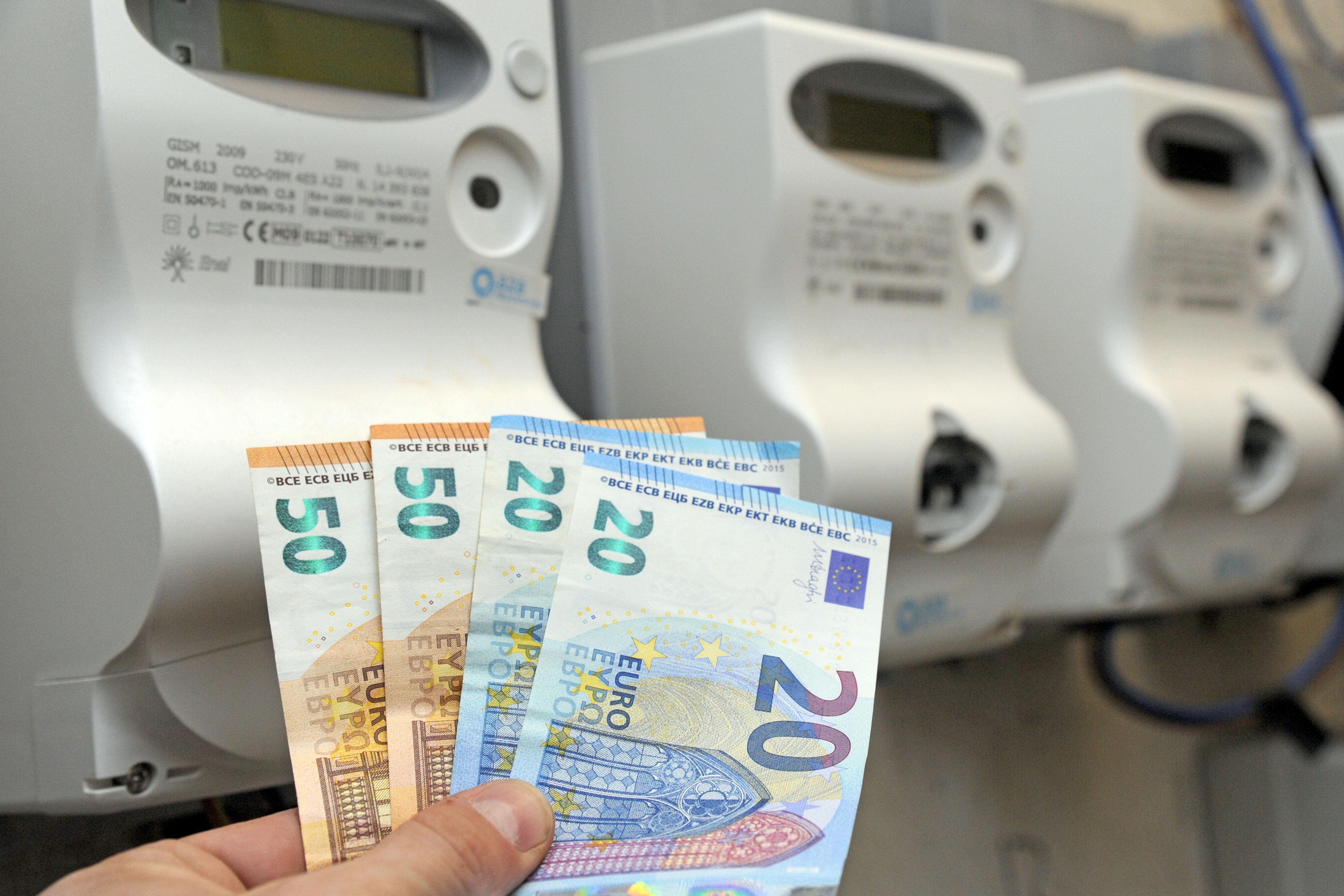 Aumento bollette, si pensa a extra bonus anti-stangata