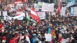 Austria, in 44mila in piazza contro l'obbligo vaccinale
