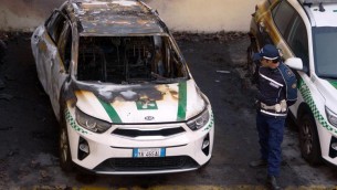 Auto bruciate Milano, anarchici rivendicano: "Solidarietà a Cospito"