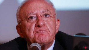 Autonomia, Meloni: "Meno cortei, più lavoro". Ira De Luca: "Lavora tu, str...