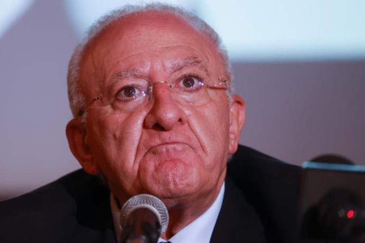 Autonomia, Meloni: "Meno cortei, più lavoro". Ira De Luca: "Lavora tu, str...