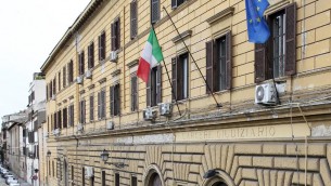 "Avvocato porta cocaina in carcere a Regina Coeli", la denuncia