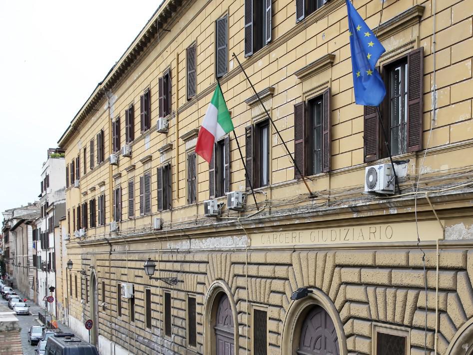 "Avvocato porta cocaina in carcere a Regina Coeli", la denuncia