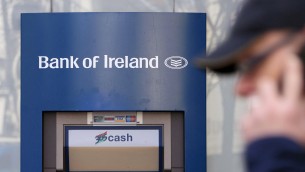 Banca in tilt, prelievi al bancomat senza limiti