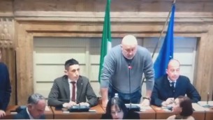 Bandecchi: "Un uomo normale guarda il c..