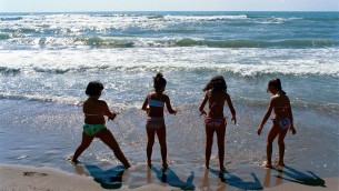 Bandiere verdi 2025, ecco le 158 spiagge a misura di bimbi scelte dai pediatri