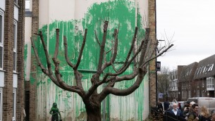 Banksy, nuovo murales a Londra: il messaggio 'ecologista' dello street artist