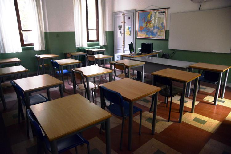 Bari, docente picchiato a scuola dopo nota a studentessa