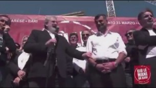 Bari, Emiliano choc: "Decaro minacciato, lo portai dalla sorella del boss e dissi 'te lo affido'" - Video