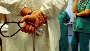 ATT. PEREGO E CATTANEO - OSPEDALE NIGUARDA REPARTO DI CARDIOCHIRURGIA MEDICI PAZIENTI INFERMIERI  RIANIMAZIONE SANITA' - Fotografo: FOTOGRAMMA DEL PUPPO - scolamiero - fotografo: internet