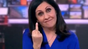 Bbc, tg comincia con dito medio: bufera su giornalista - Video