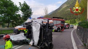 Belluno, incidente mortale sull'Alemagna: scontro tra moto e tre auto