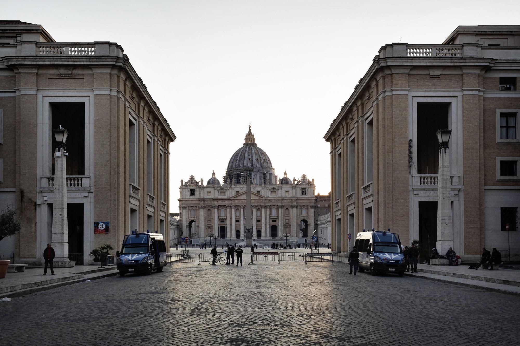 'Benedetto XVI dottore della Chiesa', pronto lo striscione per i funerali