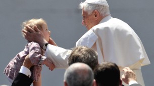 Benedetto XVI, il primo Papa che lottò contro la pedofilia