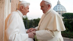 Benedetto XVI, l'omaggio di Francesco: "Fedele servitore del Vangelo"